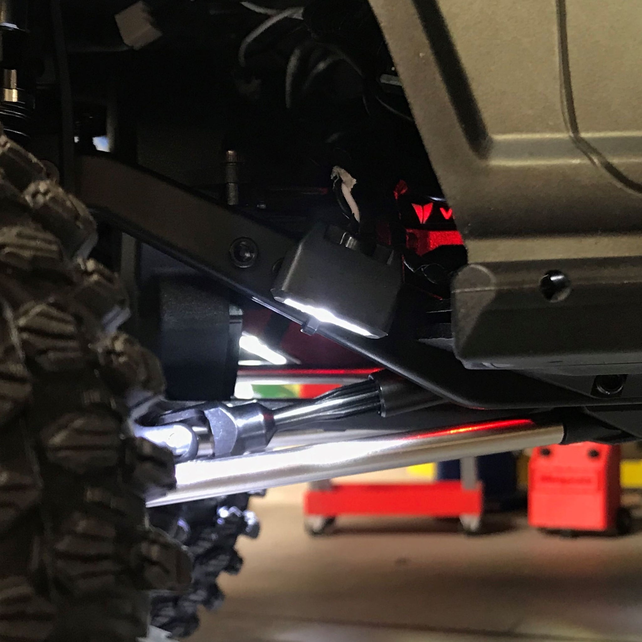 Vanquish VS4-10 and Phoenix Light Kit HB-2 – MyTrickRC